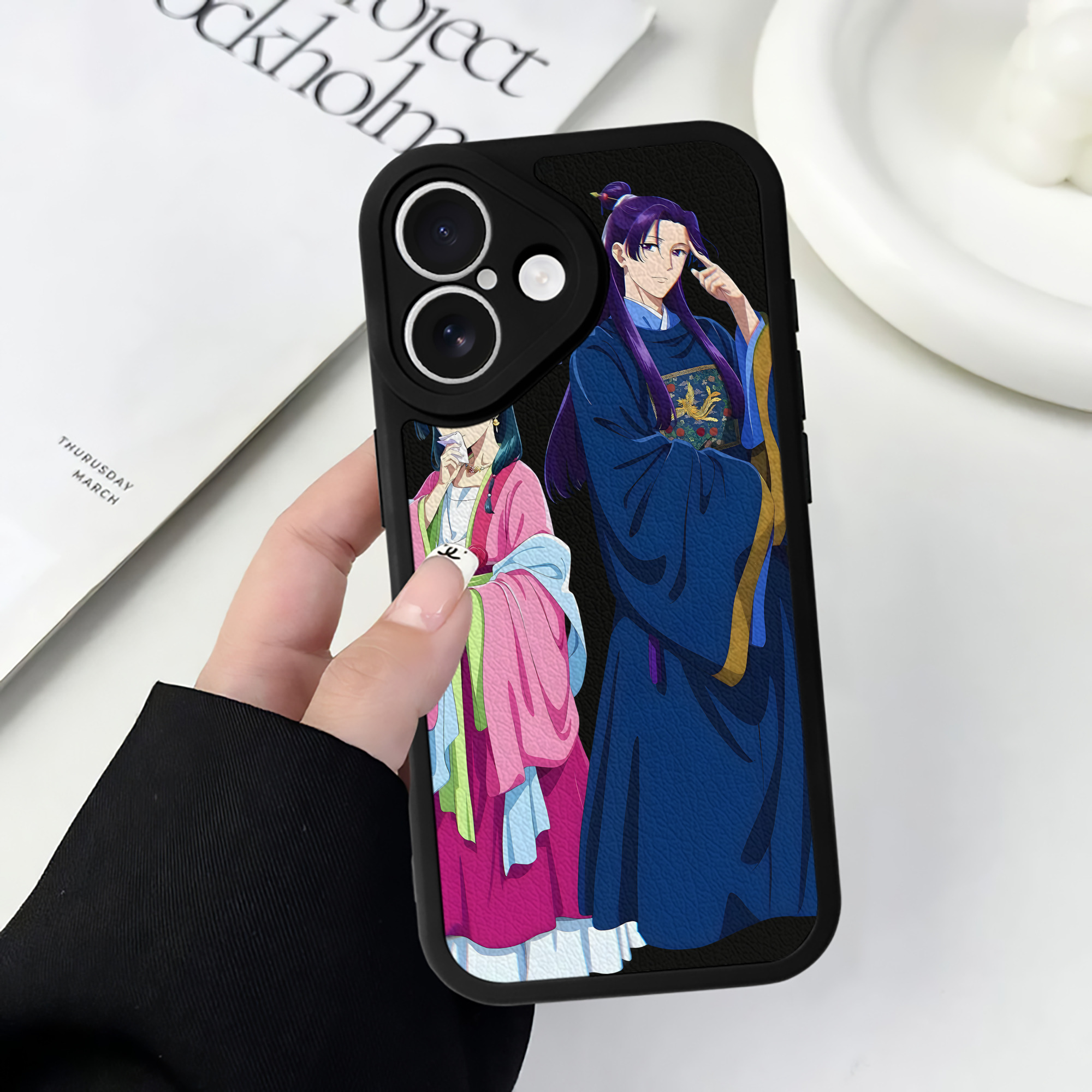 （画像用） 薬屋のひとりごと The Apothecary Diaries 【iPhone 16シリーズ対応】シリコンスマホケース（レザー調） 材質：シリコン